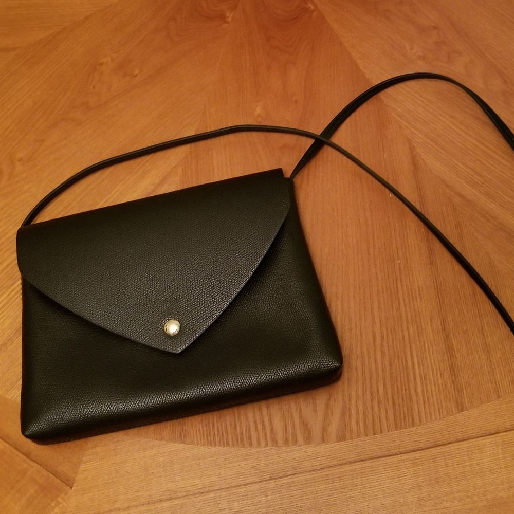 Black shoulder purse